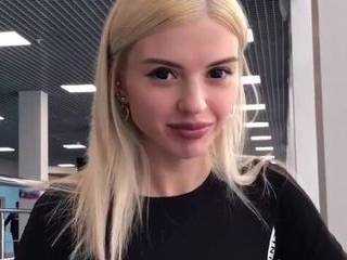 Делать минет и дрочить член